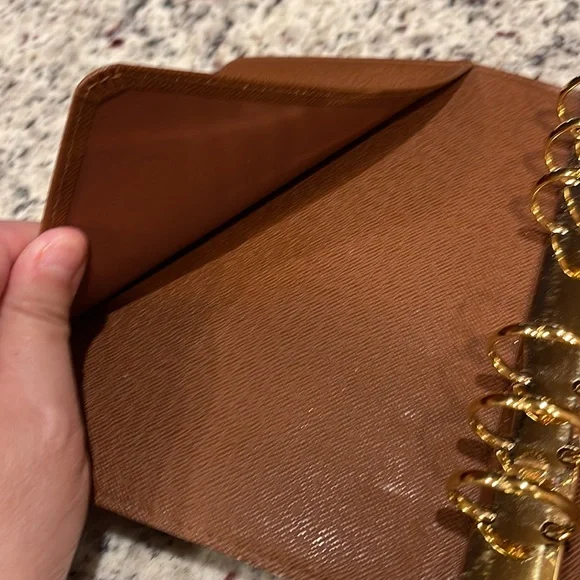 Medium Ring Agenda Cover - Picture 14 of 16